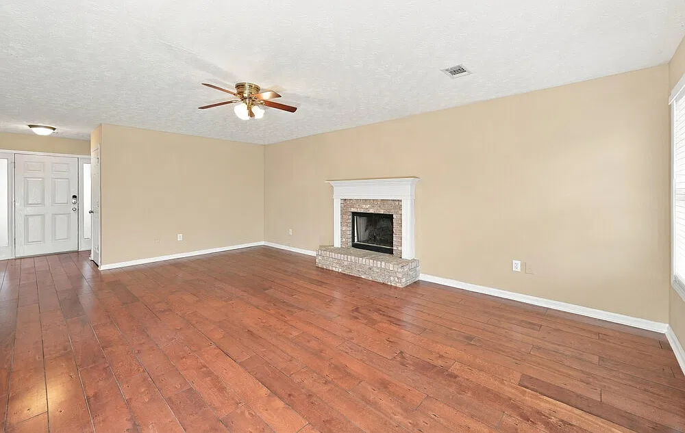 4 bed, 2.5 bath, 2444 sqft, $2,115 — Photo 4