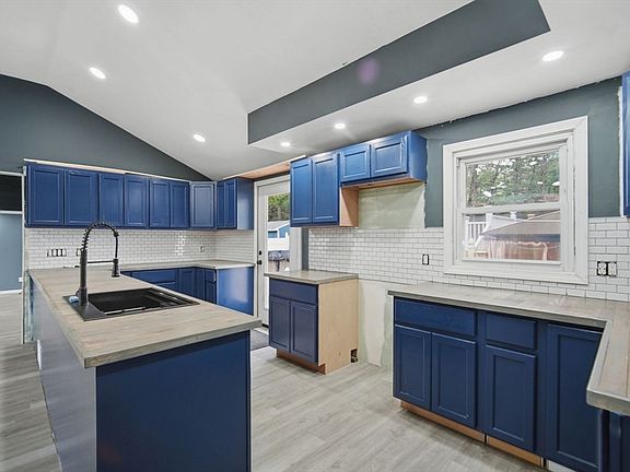 4th image of 71 Sun Valley Rd