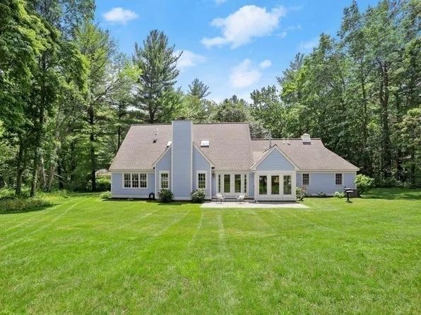 14 Pickman Dr, Bedford, MA 01730