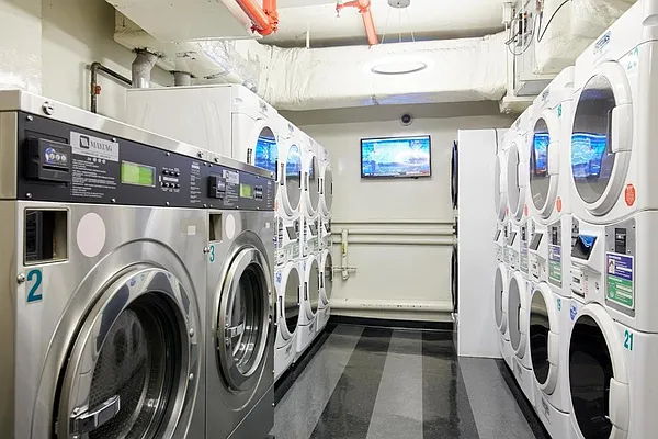 Rented by Manhattan Realty Group | media 8