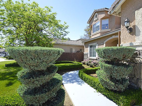 2nd image of 1756 N Holly Ave