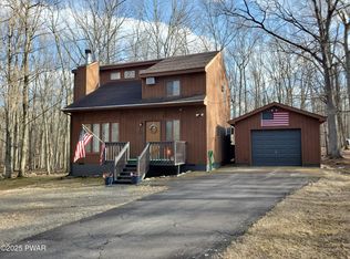 268 Oak Hill Rd, Hawley, PA 18428