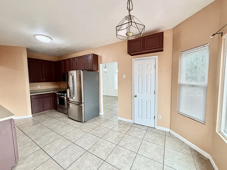 221 Dunn St — Photo 9