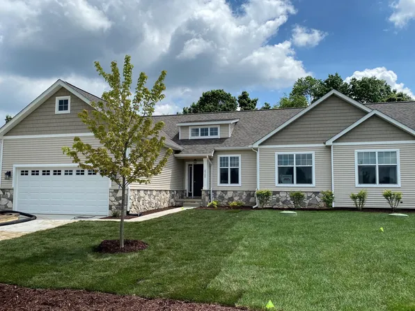 5725 Trailside Ln #19, Whitmore Lake, MI 48189