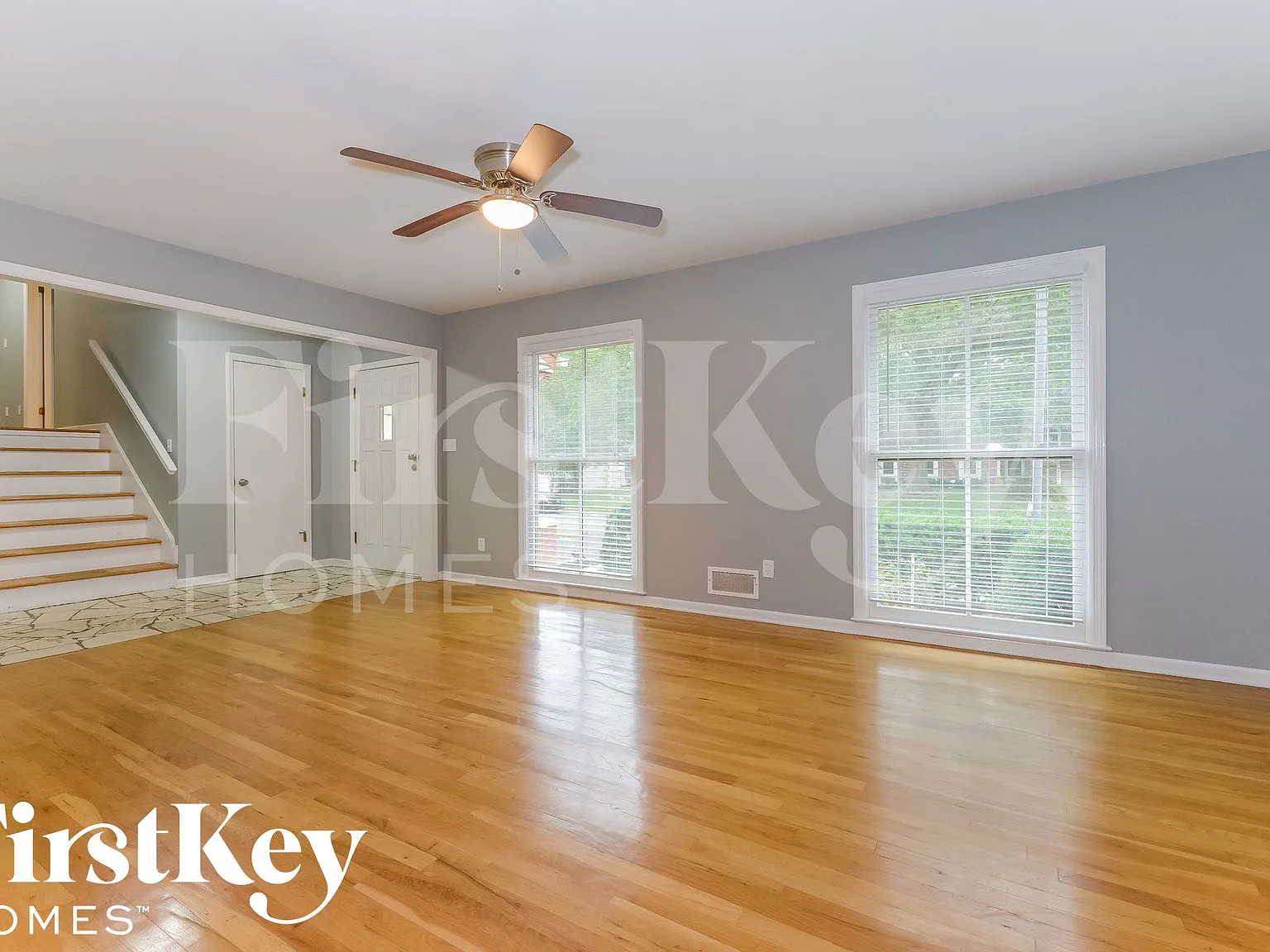 5 bed, 2.5 bath, 2284 sqft, $2,820 — Photo 2