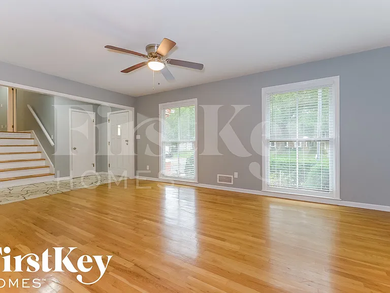 10342 Walmer St — Photo 2