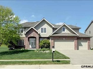 176 S 167th St, Omaha, NE 68118