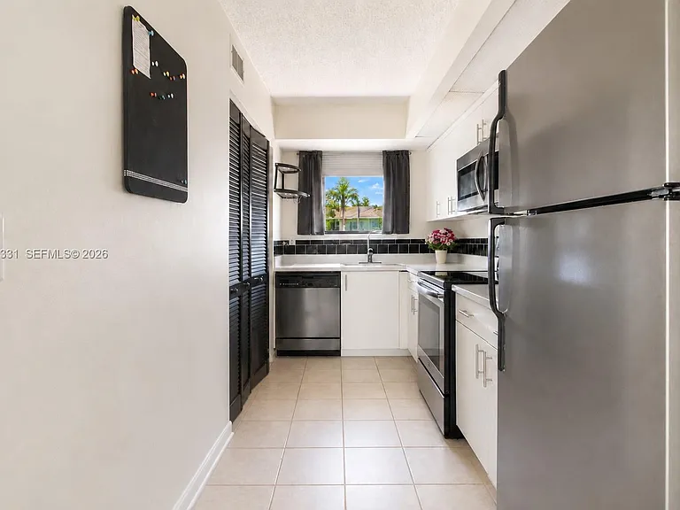 2518 SE 20th Pl #203-B — Photo 10