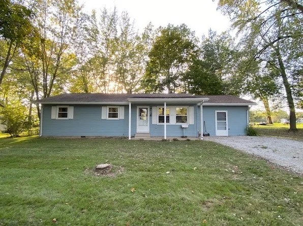 621 Maple St, Oakland, IL 61943