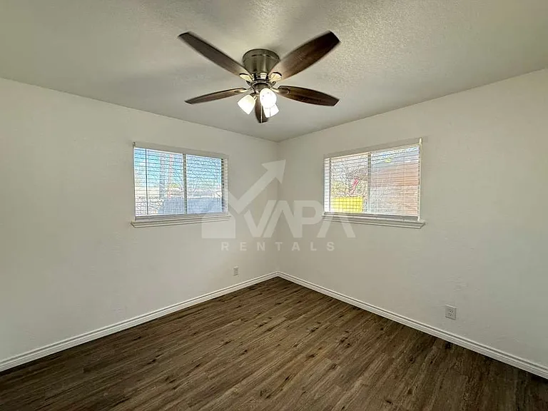 317 E Lindbergh Blvd — Photo 10