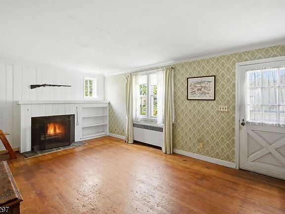 4th image of 180 Milltown Rd