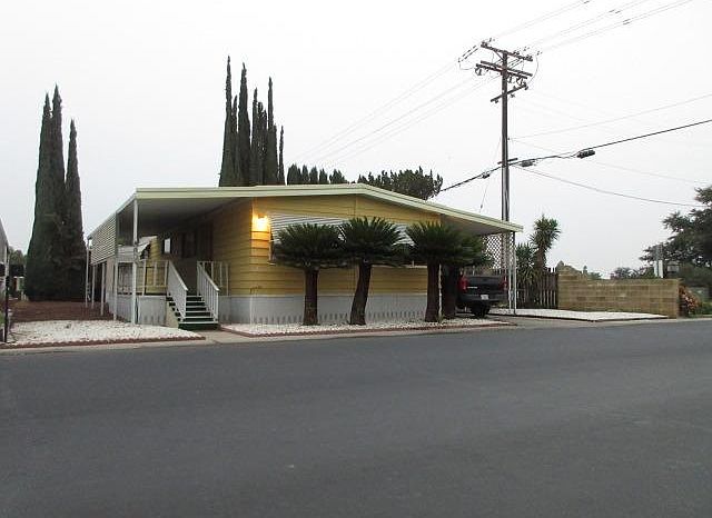 2nd image of 581 N Crawford Ave
