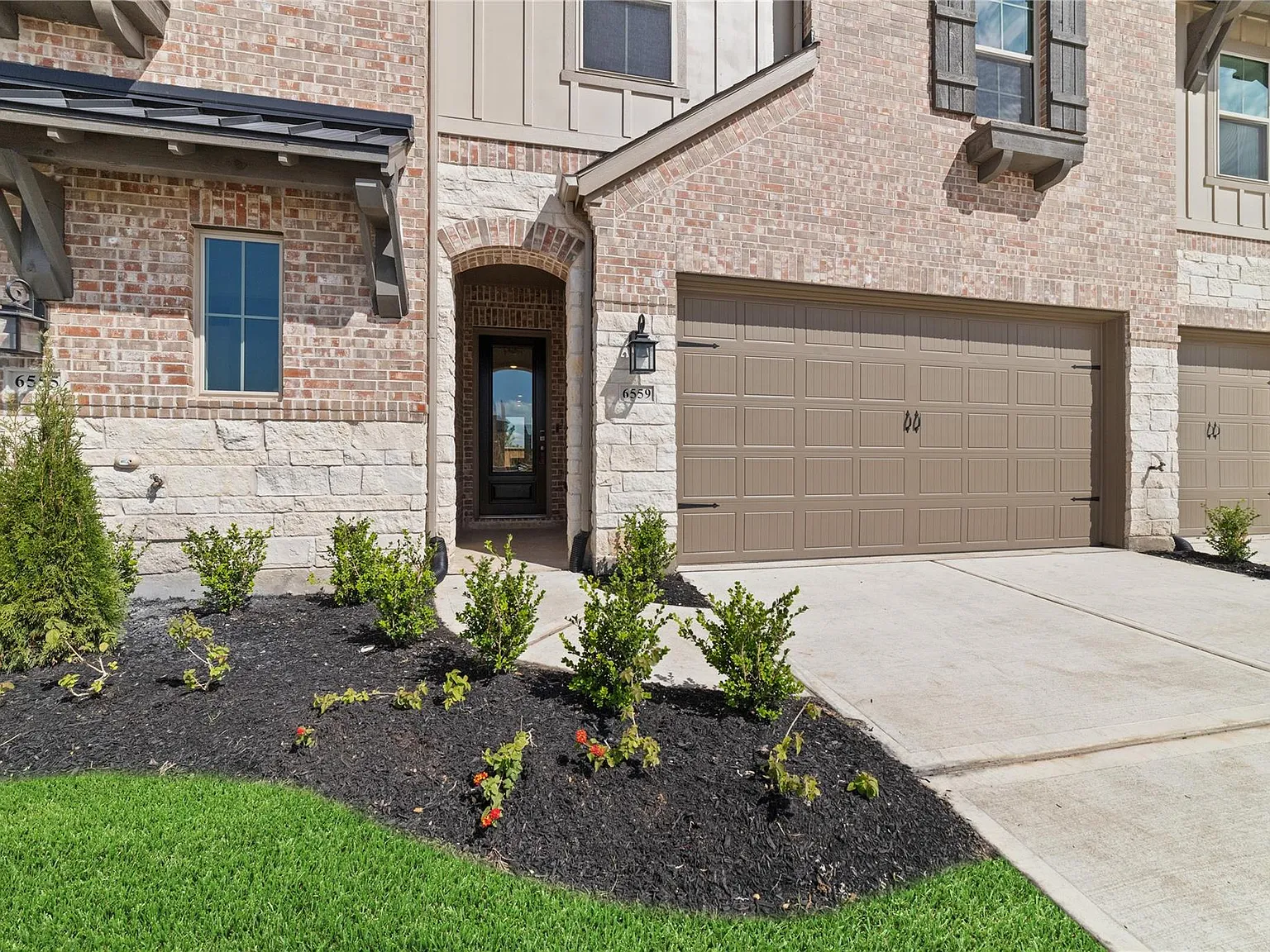 3 bed, 2.5 bath, 2138 sqft, $2,795 — Photo 2