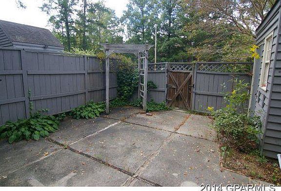 4th image of 2901 Sussex St APT E