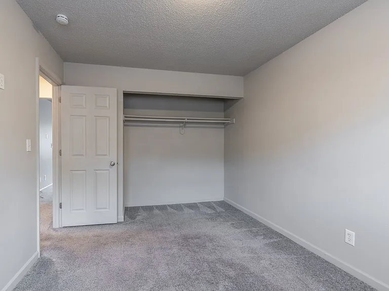 Willow Lake Apartments — Photo 35