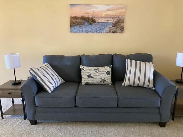 1041 Country Club Dr — Photo 4
