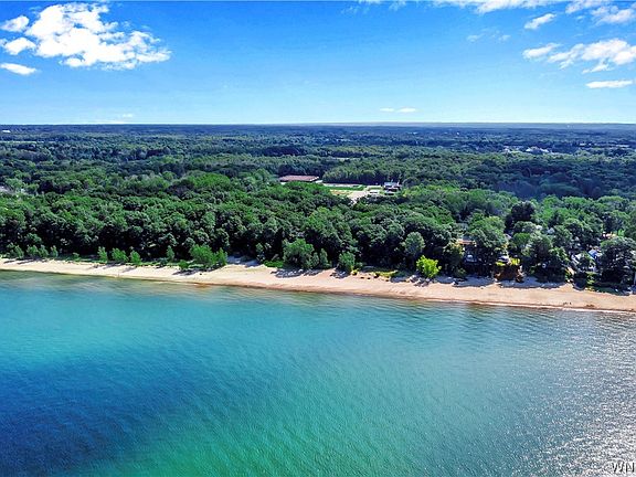 3rd image of 8462 Lake Shore Rd
