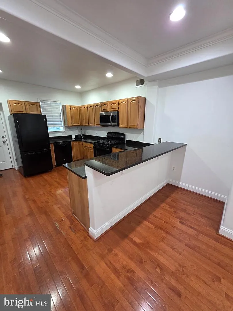 2 bed, 3.5 bath, 1230 sqft, $1,900 — Photo 4