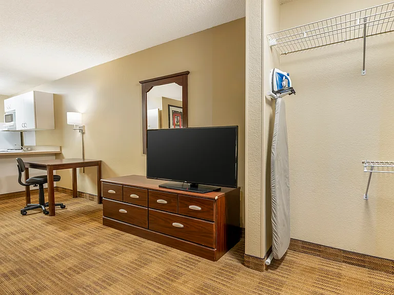 Studio Suite - 1 Queen Bed
