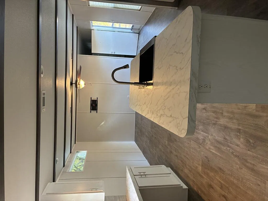 208 Logan Ln — Photo 3