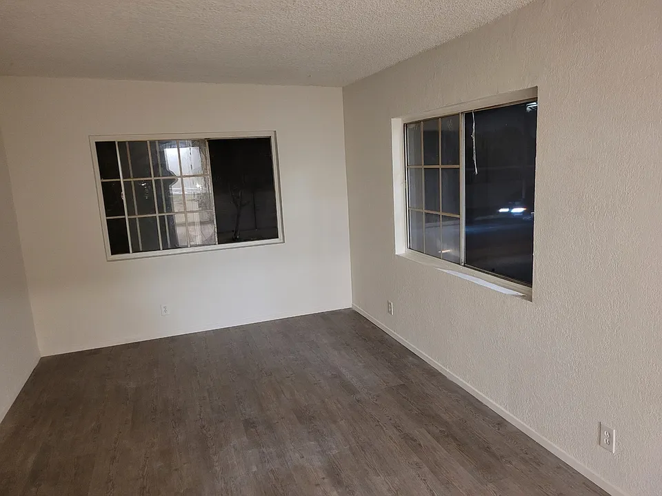 1232 W Florence Ave #3