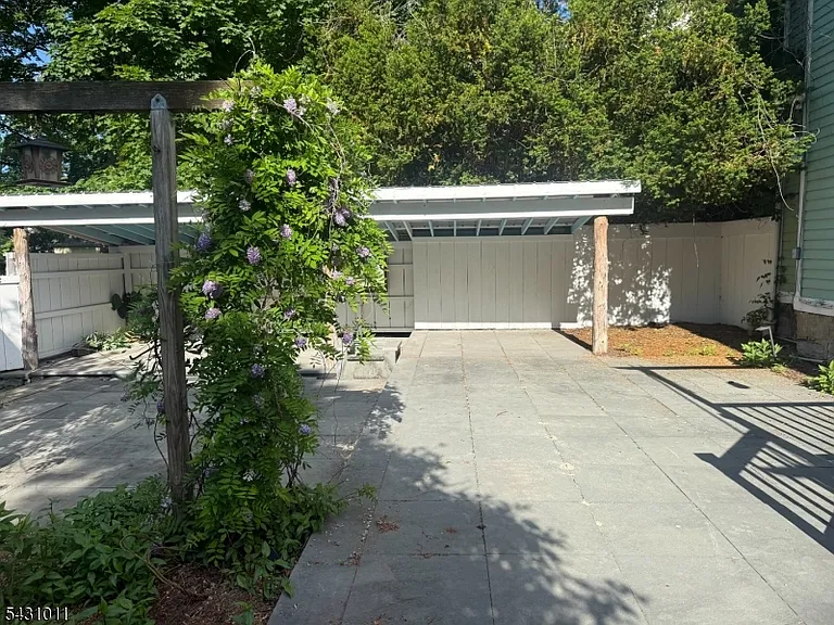 96 High St — Photo 4