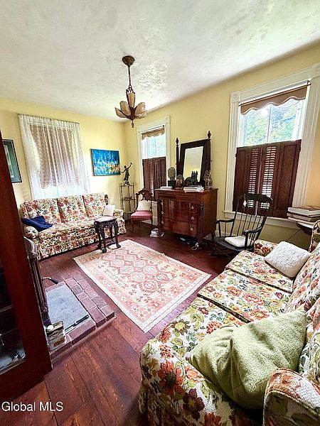 5th image of 42 Dolge Avenue