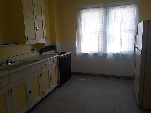 3rd image of 134 E Otterman St #134