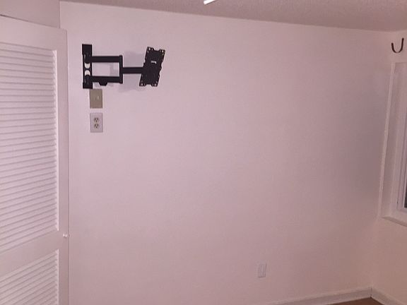 2nd image of 1274 Hodson Dr #2