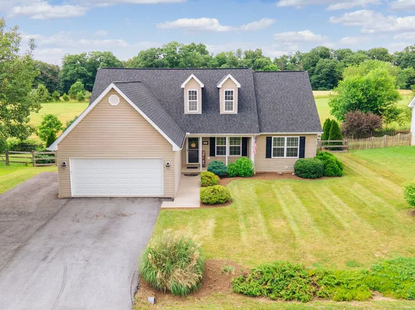 236 Aztec Dr, Martinsburg, WV 25405