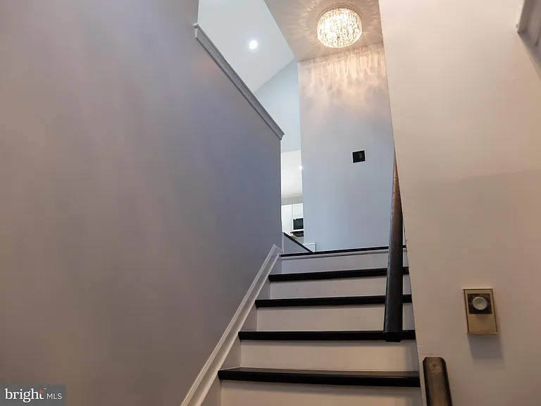 7 Powell Ct — Photo 2