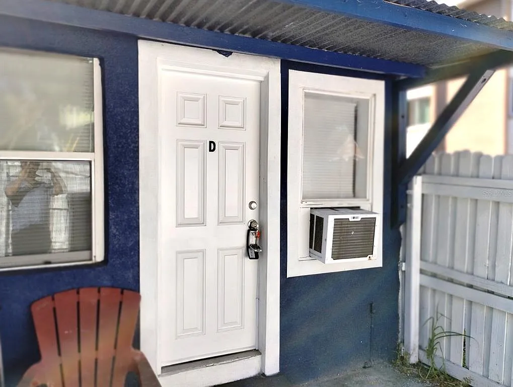 2 bed, 1.0 bath, 700 sqft, $1,100 — Photo 2