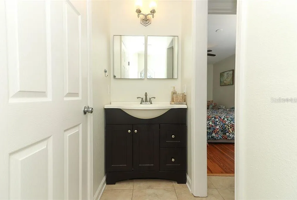 5 bed, 6.0 bath, 2735 sqft, $9,900 — Photo 4