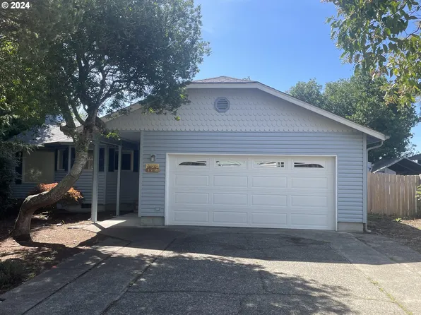 1940 23rd St, Florence, OR 97439