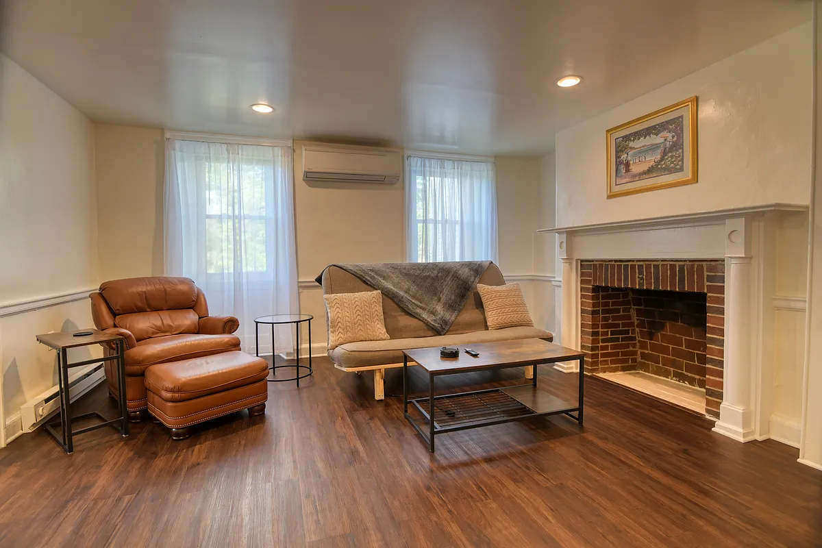 Building Photo - 201 Mansion Dr #1A