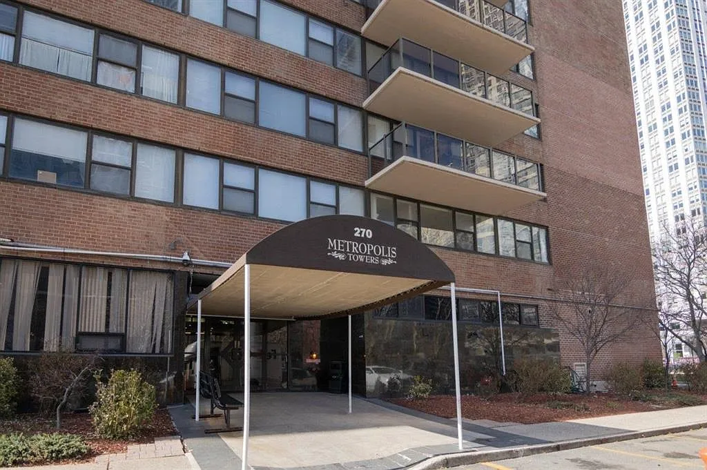 Metropolis Towers Apartme — Photo 2