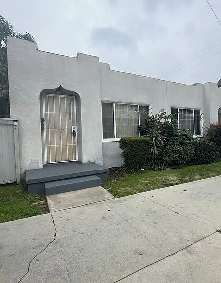 12820 Penn St — Photo 1