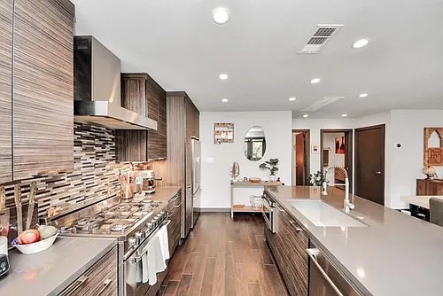 1410 Hyde Park Blvd #203 Photo 1