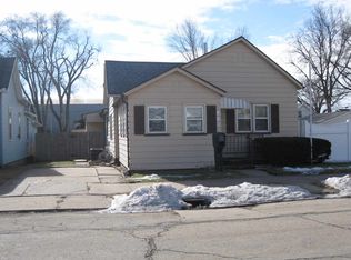 225 4th Ave N, Clinton, IA 52732