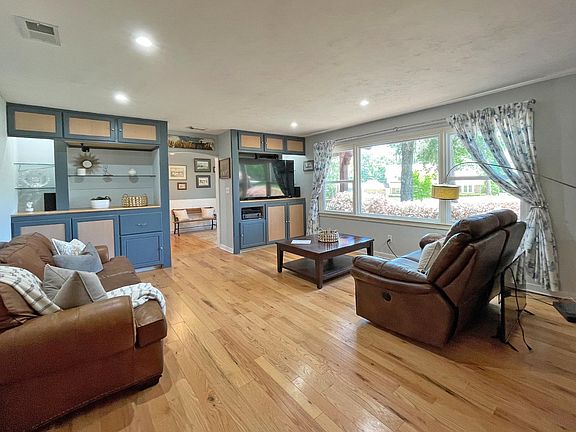 4th image of 3086 Waterford Dr