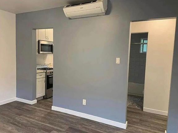 2nd image of 528 Golden Ave #2