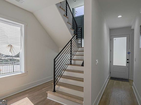 4th image of 1064 McDaniel St SW
