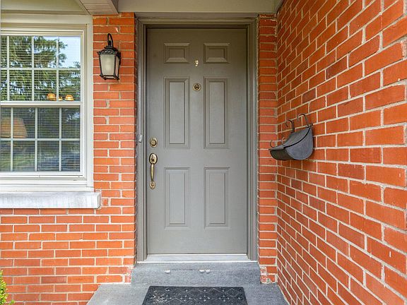 3rd image of 853 Rebecca Dr
