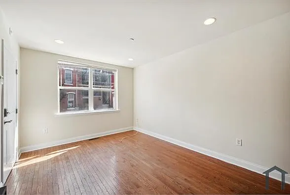 3 bed, 1132 sqft, $1,990 — Photo 4