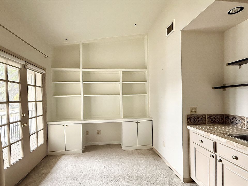 Built-in home office / flex workspace