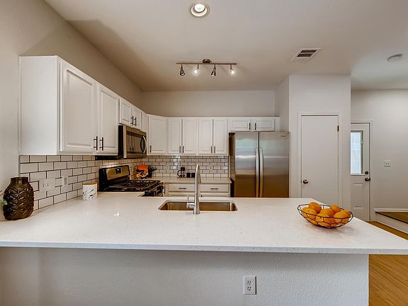 5th image of 1206 Maple Ave #B