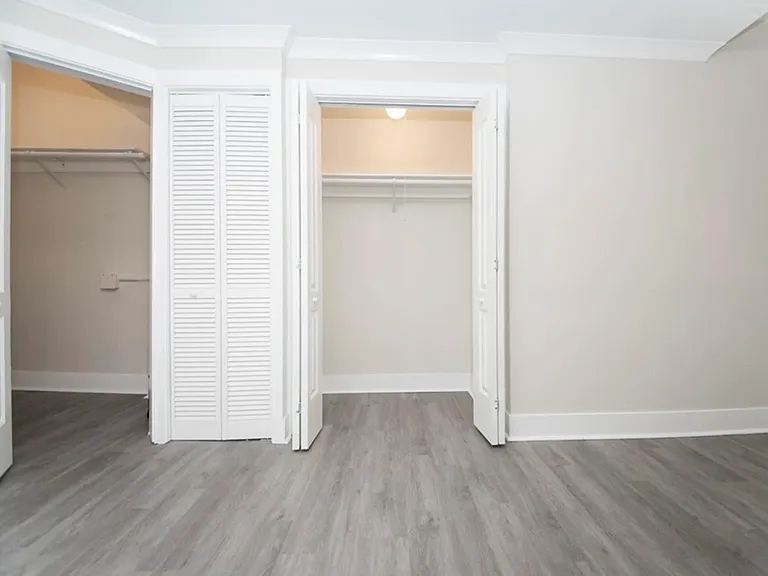 648.5 W Roscoe St #GD — Photo 11