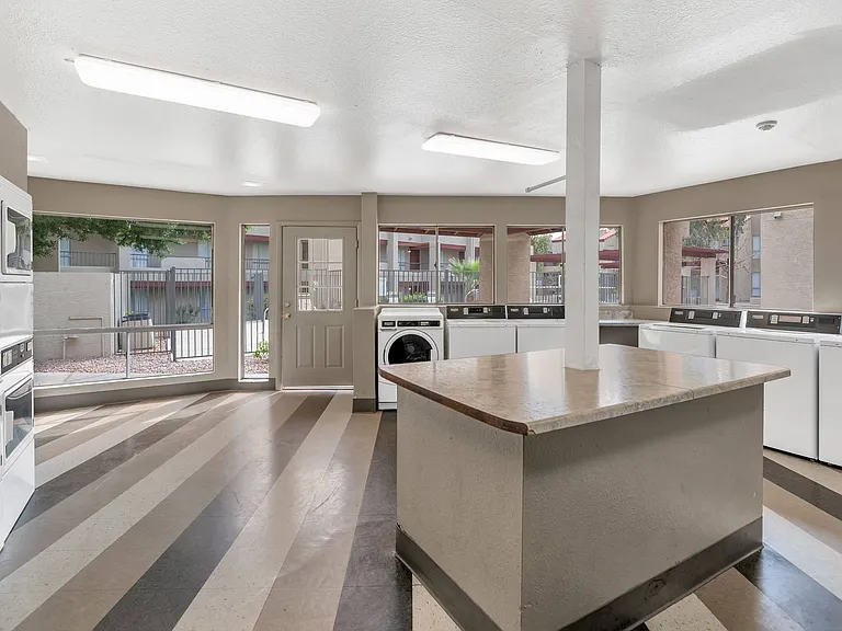 Glen Brae Apartments — Photo 12