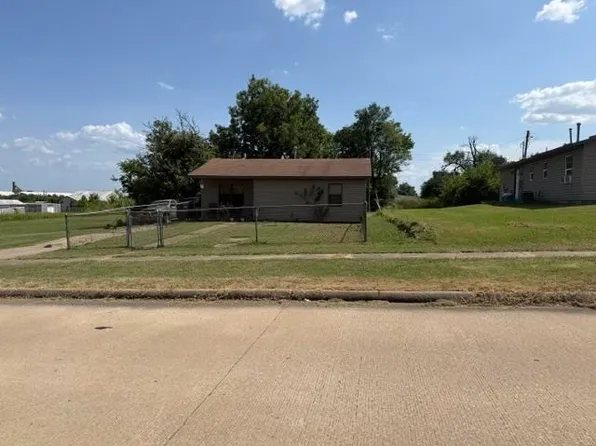 719 W Moses St, Cushing, OK 74023