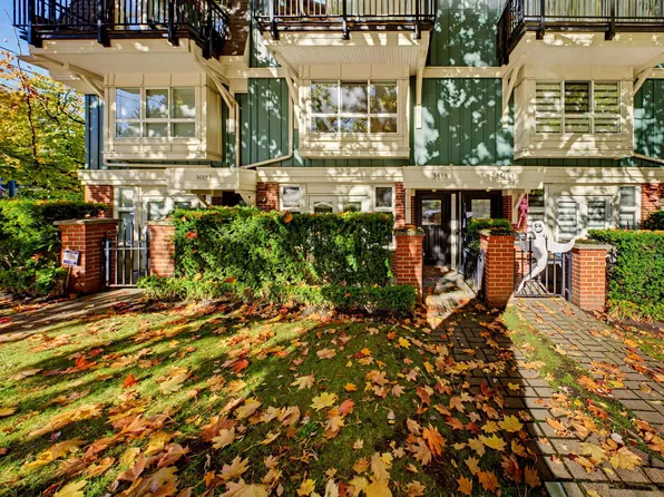 W 12th Ave #3685, Vancouver, BC V6R 2N5
